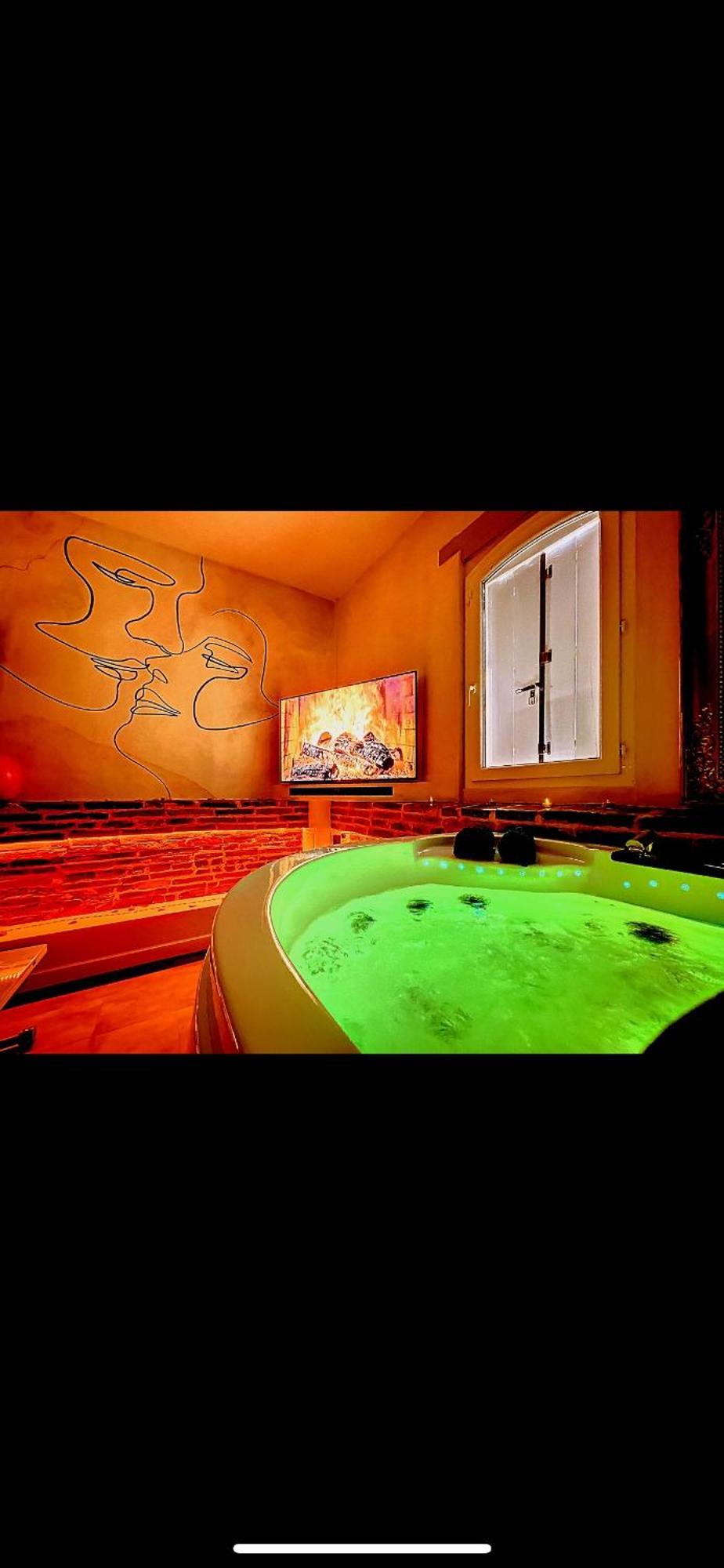 L'Antre Vue - Jacuzzi Au Chateau Belberaud Kültér fotó